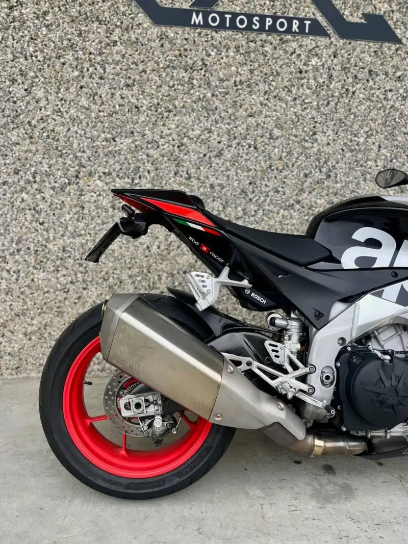 Aprilia Tuono V4 Factory (2017 - 18) (10)