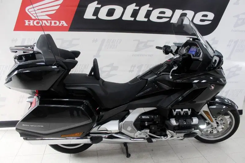 Honda GL 1800 Gold Wing Tour DCT (2021) (2)