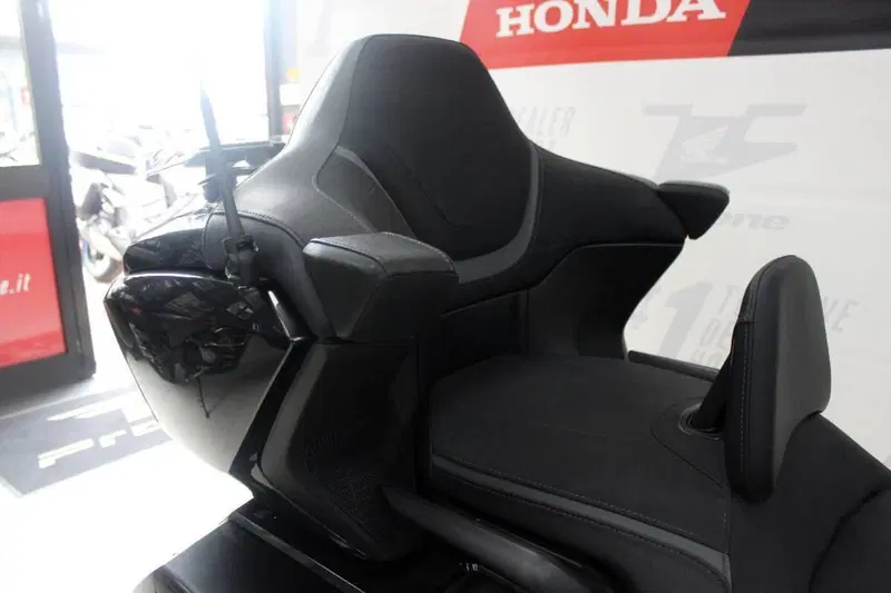 Honda GL 1800 Gold Wing Tour DCT (2021) (6)