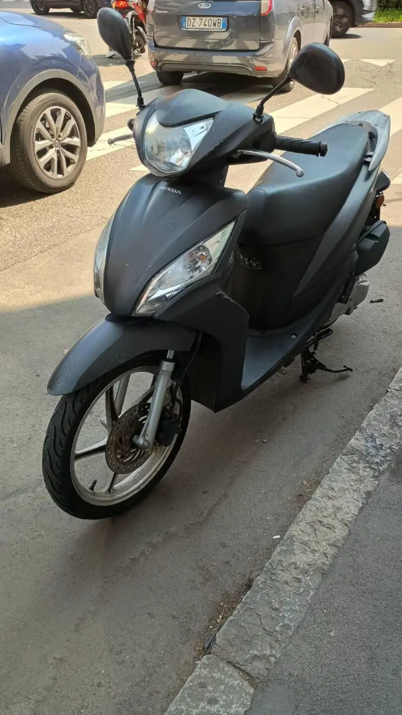 Honda Vision 50 (2011 - 17) (2)