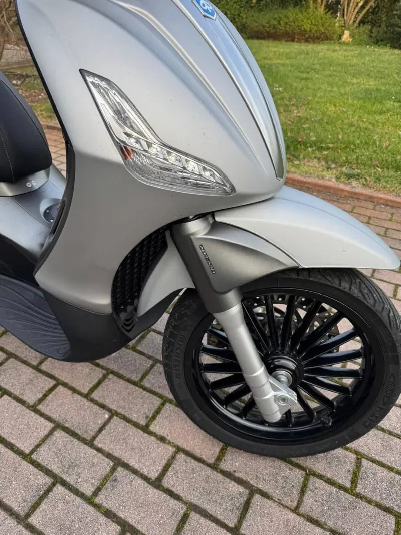 Piaggio Beverly 300 S i.e. ABS-ASR (2016 - 20) (4)