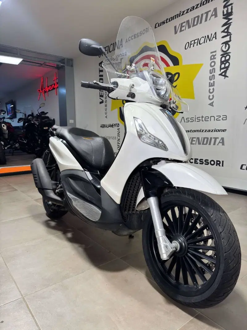 Piaggio Beverly 300 i.e. (2010 - 16) (2)