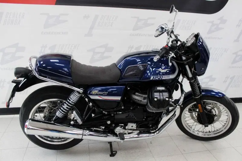 Moto Guzzi V7 Special (2021 - 24) (2)