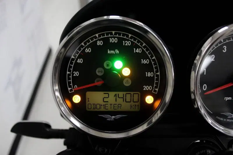 Moto Guzzi V7 Special (2021 - 24) (6)