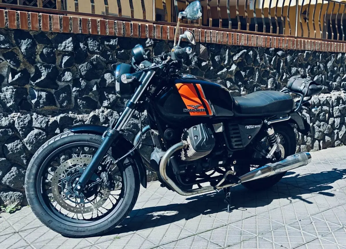 Moto Guzzi V7 II Special (2015 - 17) (2)