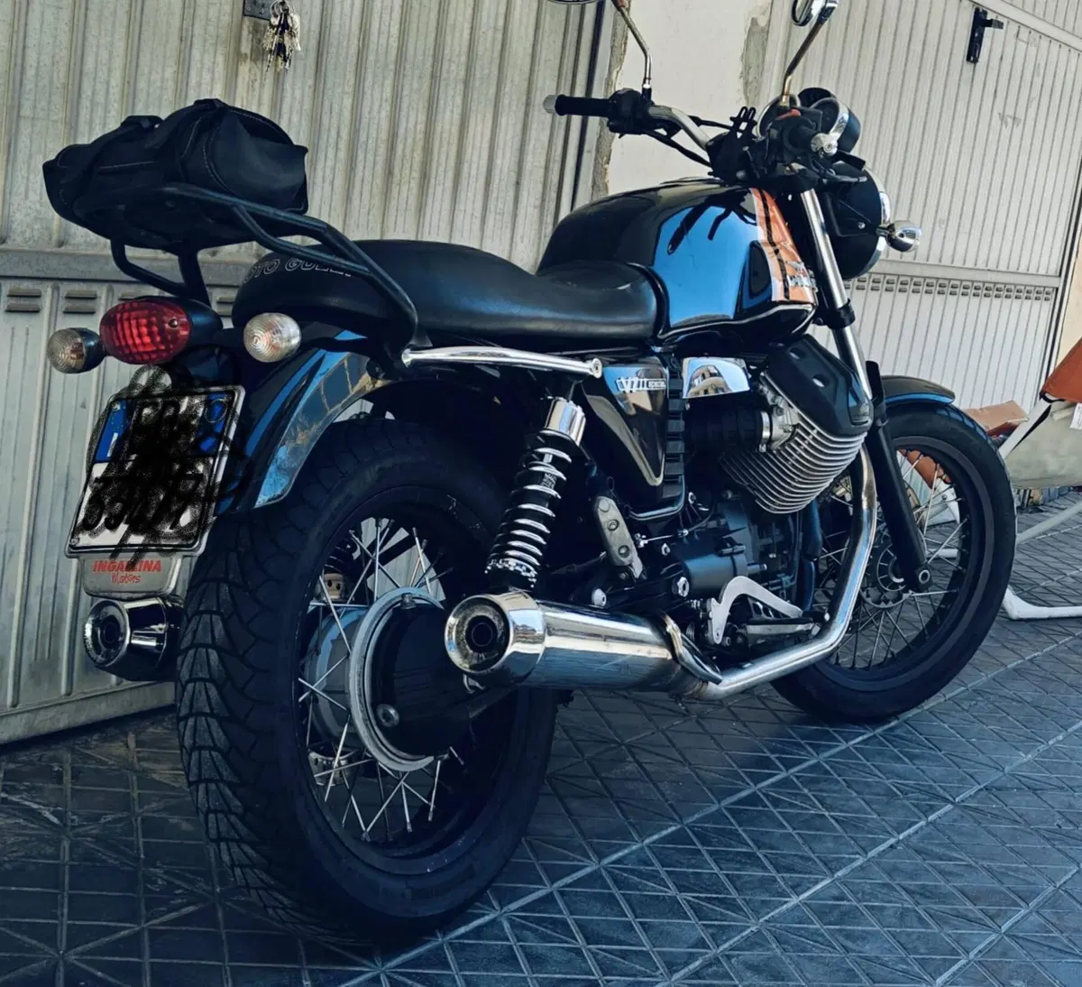 Moto Guzzi V7 II Special (2015 - 17) (4)