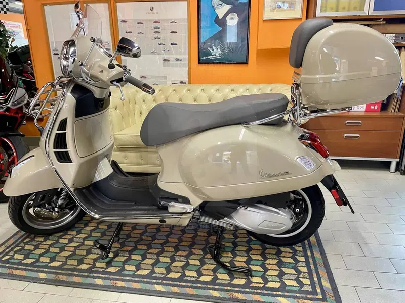 Vespa GTS 300 (2023 - 24)
