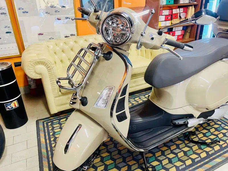 Vespa GTS 300 (2023 - 24) (2)