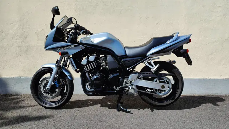 Yamaha FZS 600 Fazer (2002 - 03) (2)