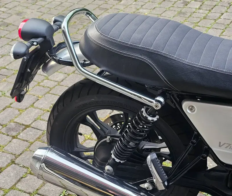 Moto Guzzi V7 III Milano (2018 - 20) (13)
