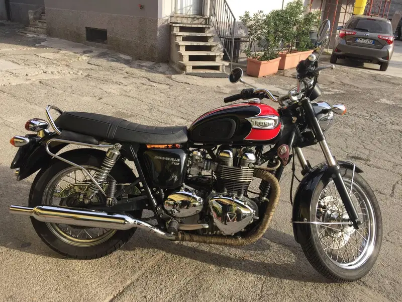 Triumph Bonneville T100 (2001 - 07)