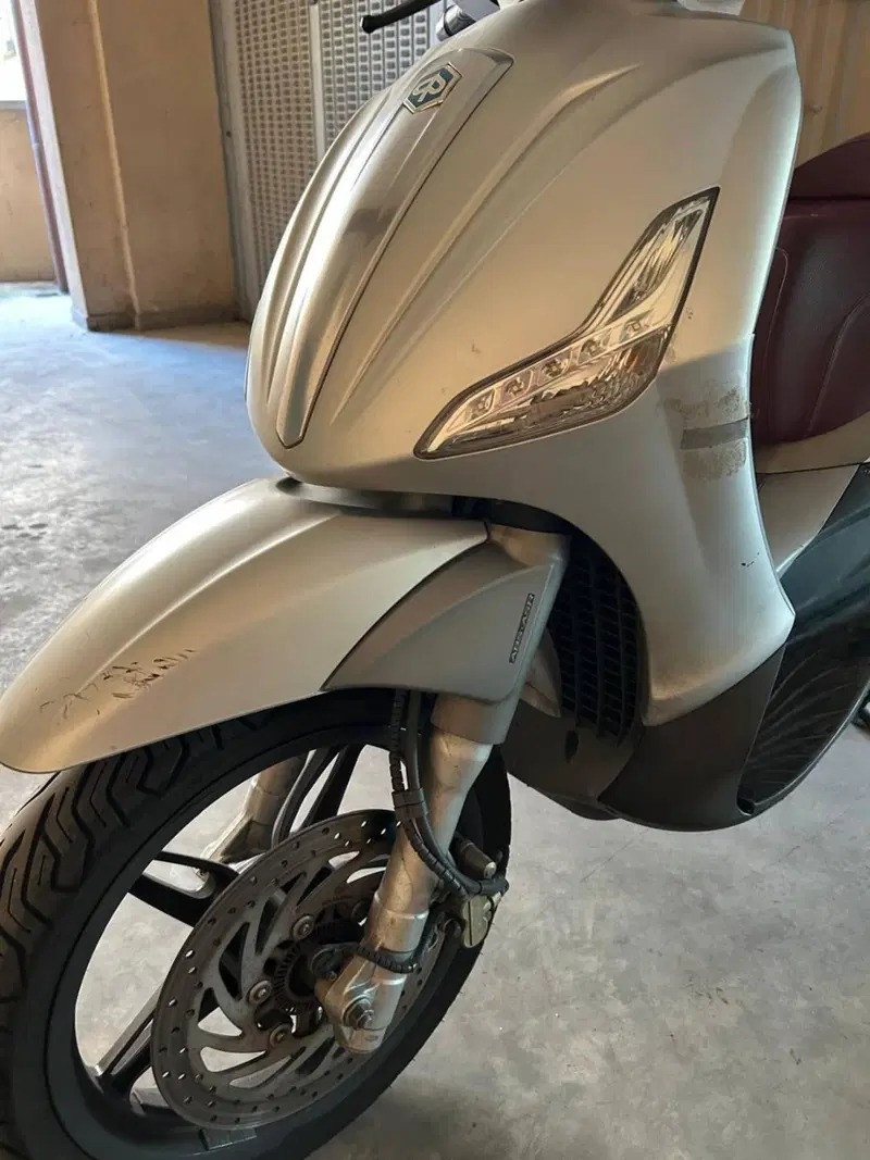 Piaggio Beverly 350 SportTouring ie ABS (2011 - 17) (6)