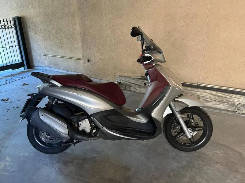 Piaggio Beverly 350 SportTouring ie ABS (2011 - 17) (2)