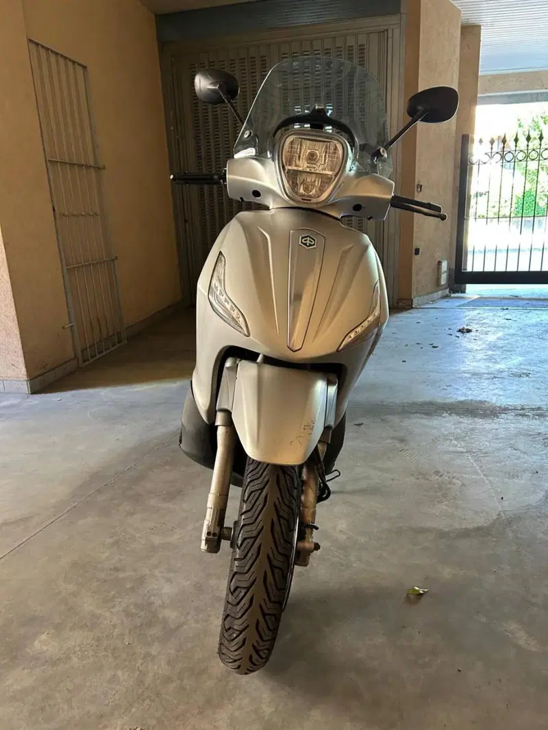 Piaggio Beverly 350 SportTouring ie ABS (2011 - 17) (4)