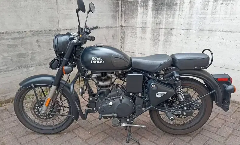 Royal Enfield Classic 500 EFI Stealth Black (2018 - 20) (3)