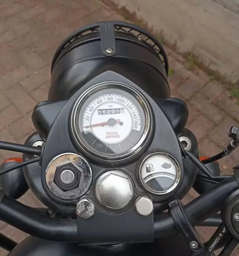 Royal Enfield Classic 500 EFI Stealth Black (2018 - 20) (4)