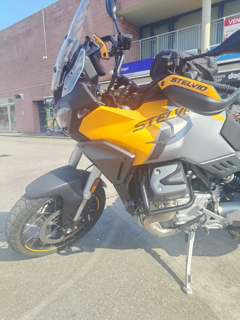 Moto Guzzi Stelvio (2024 - 26)