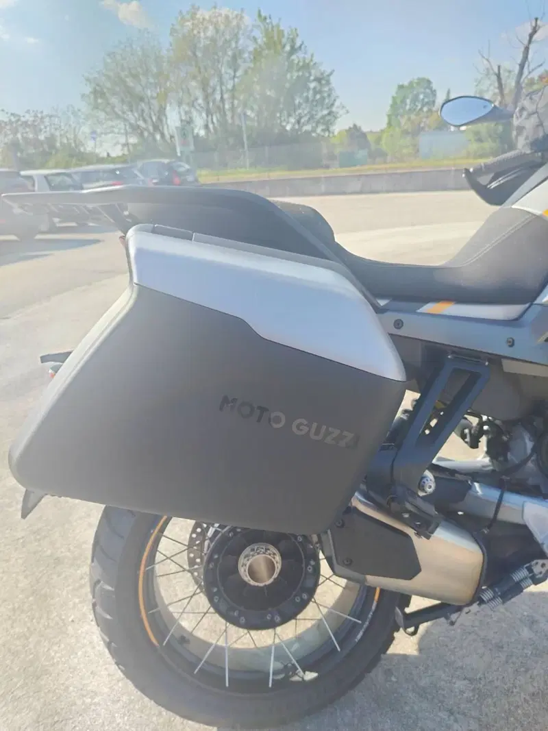 Moto Guzzi Stelvio (2024 - 26) (7)