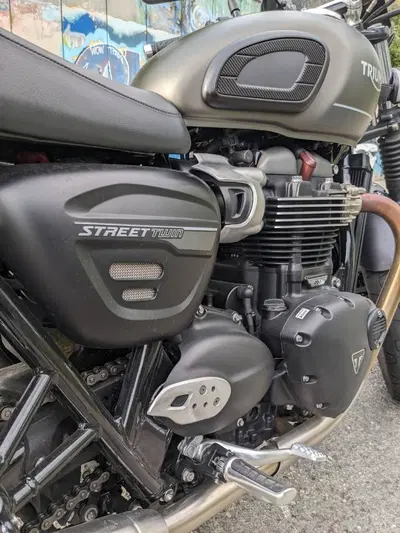 Triumph Street Twin 900 (2021 - 22) usata
