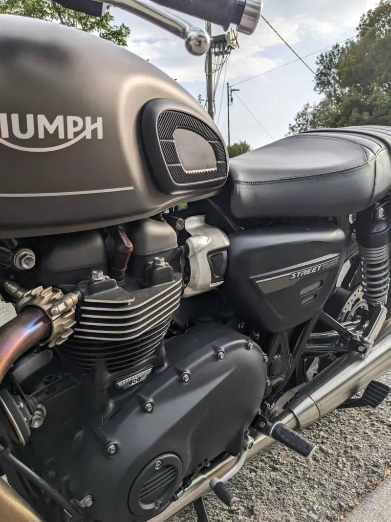 Triumph Street Twin 900 (2021 - 22) (2)