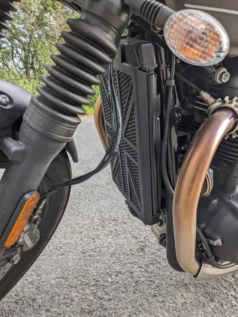 Triumph Street Twin 900 (2021 - 22) (3)