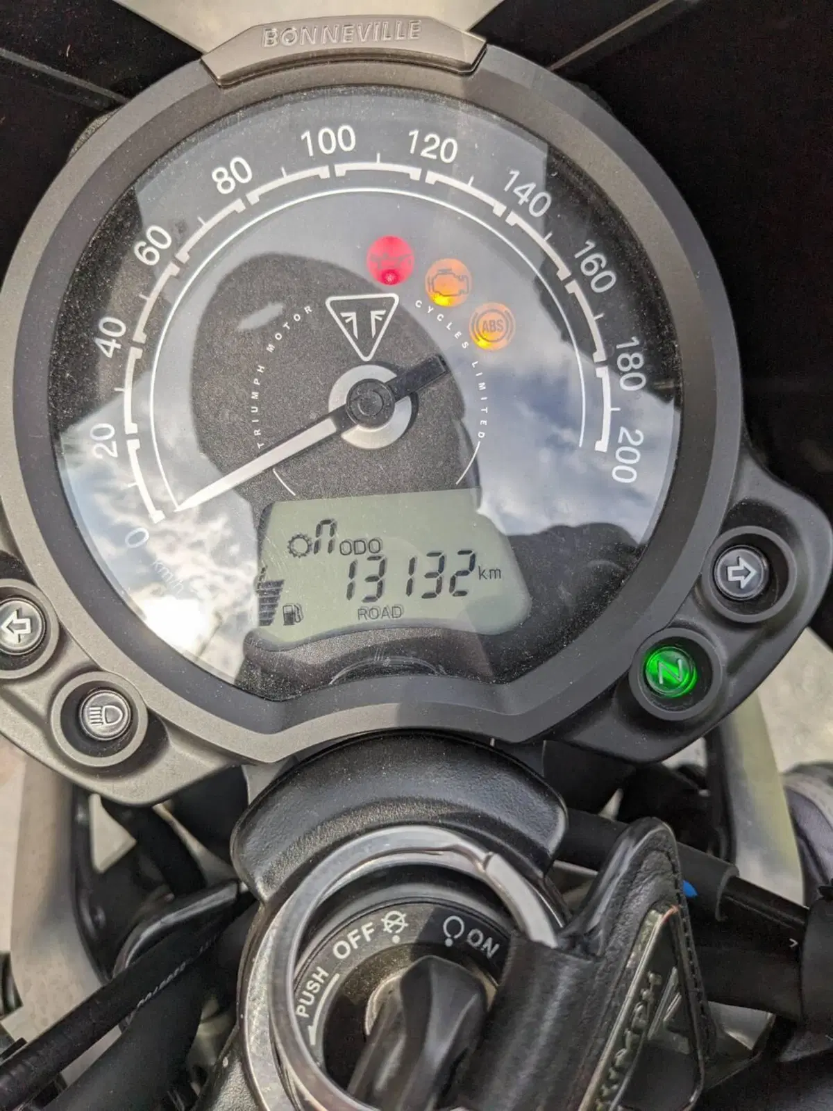 Triumph Street Twin 900 (2021 - 22) (4)