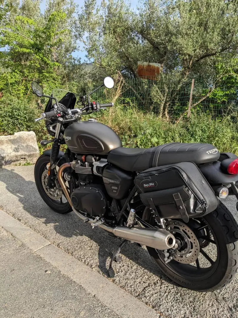 Triumph Street Twin 900 (2021 - 22) (9)