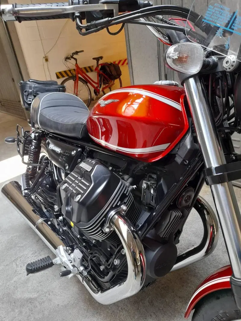 Moto Guzzi V9 Roamer (2016 - 18) (4)