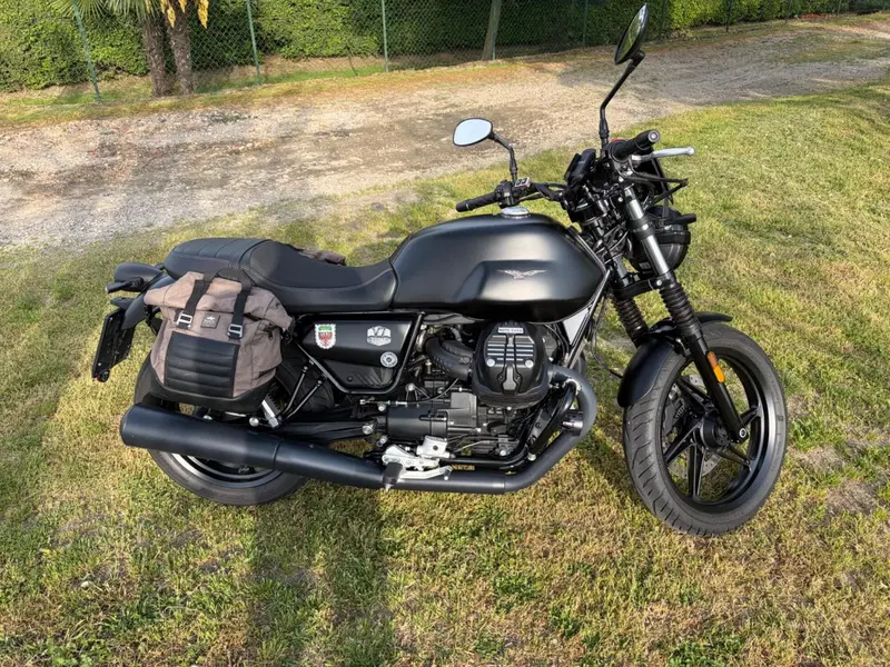 Moto Guzzi V7 Stone (2021 - 24) (3)