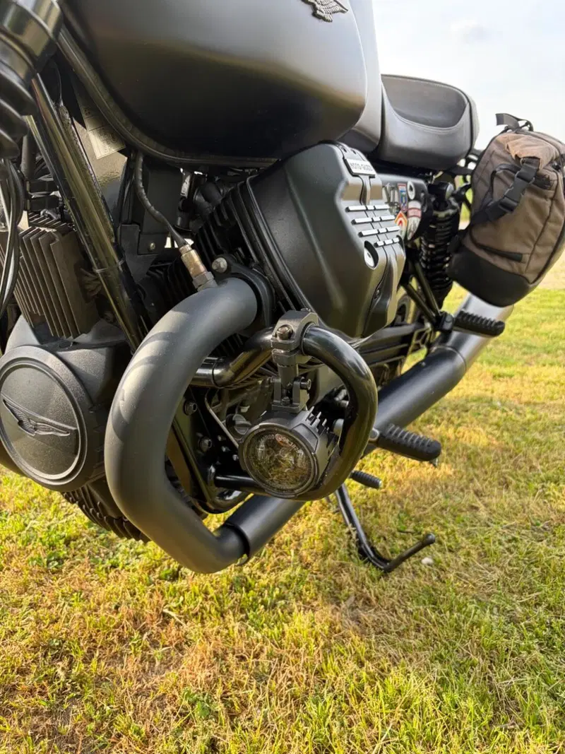 Moto Guzzi V7 Stone (2021 - 24) (7)