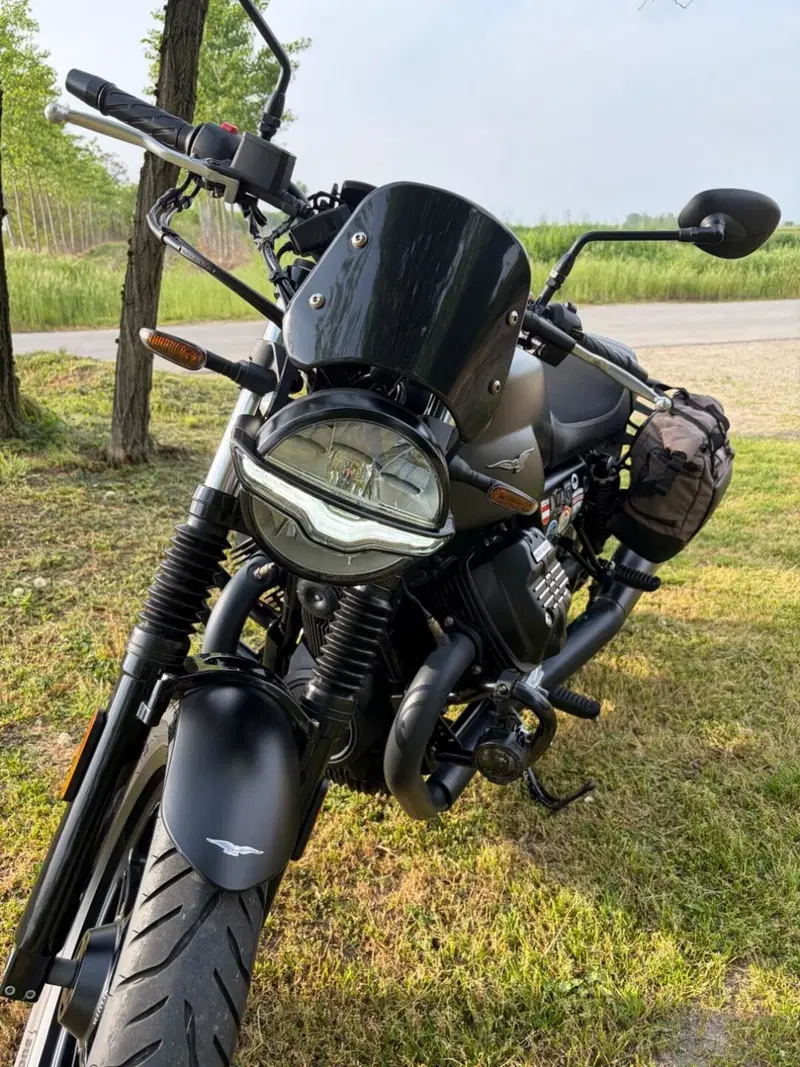 Moto Guzzi V7 Stone (2021 - 24) (8)