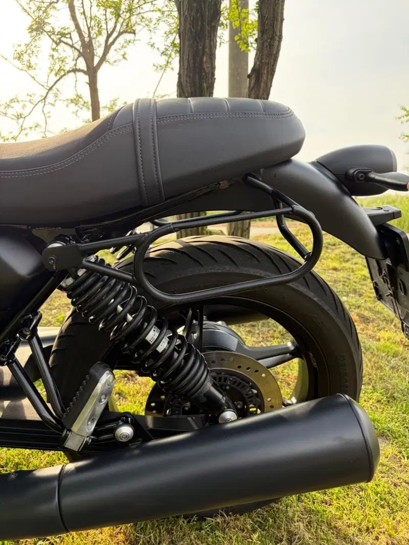 Moto Guzzi V7 Stone (2021 - 24) (11)