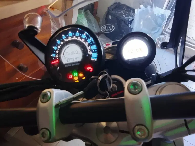 Royal Enfield Super Meteor 650 (2023 - 26) (3)