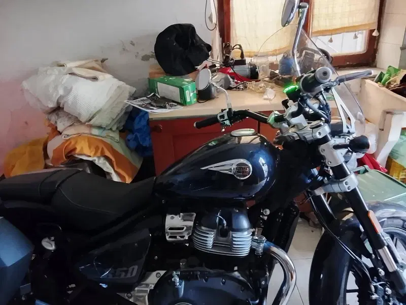 Royal Enfield Super Meteor 650 (2023 - 26) (6)