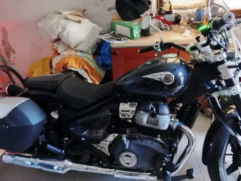 Royal Enfield Super Meteor 650 (2023 - 26) (7)