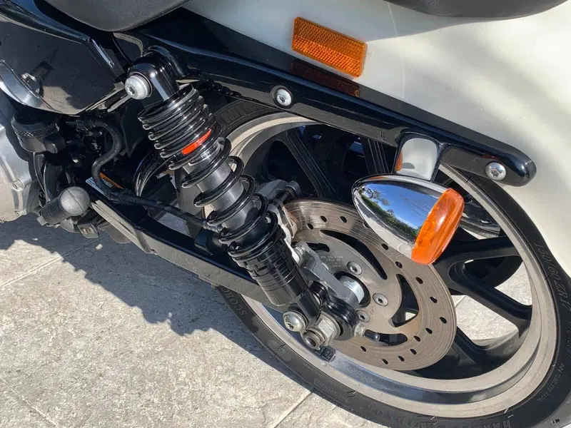 Harley-Davidson 883 Low (2008 - 12) - XL 883L (5)