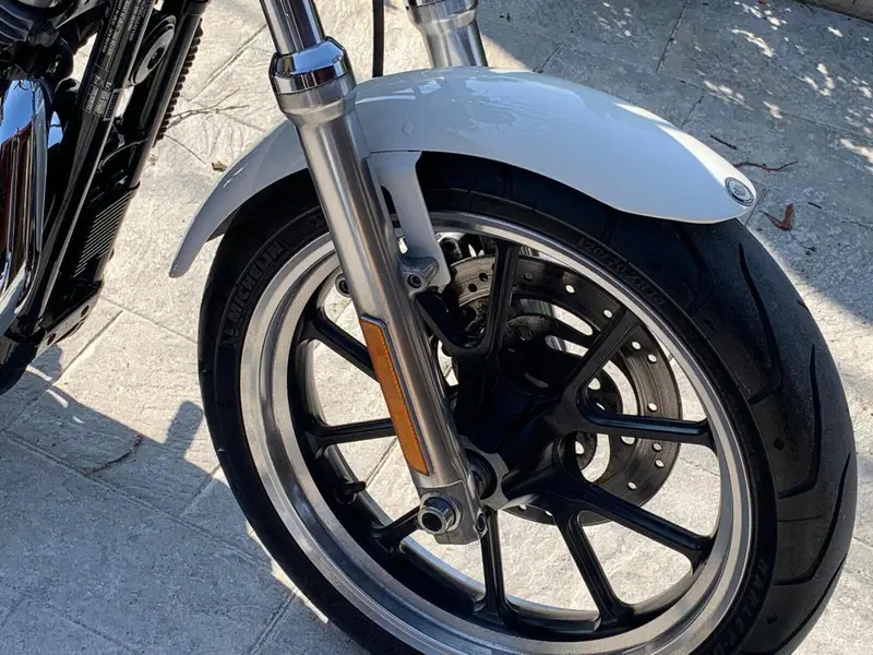 Harley-Davidson 883 Low (2008 - 12) - XL 883L (8)