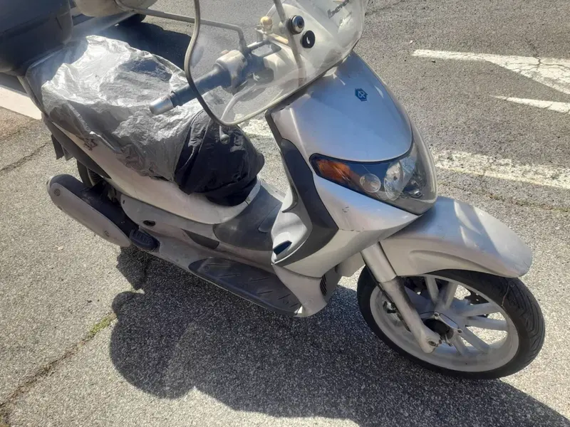Piaggio Beverly  (2)