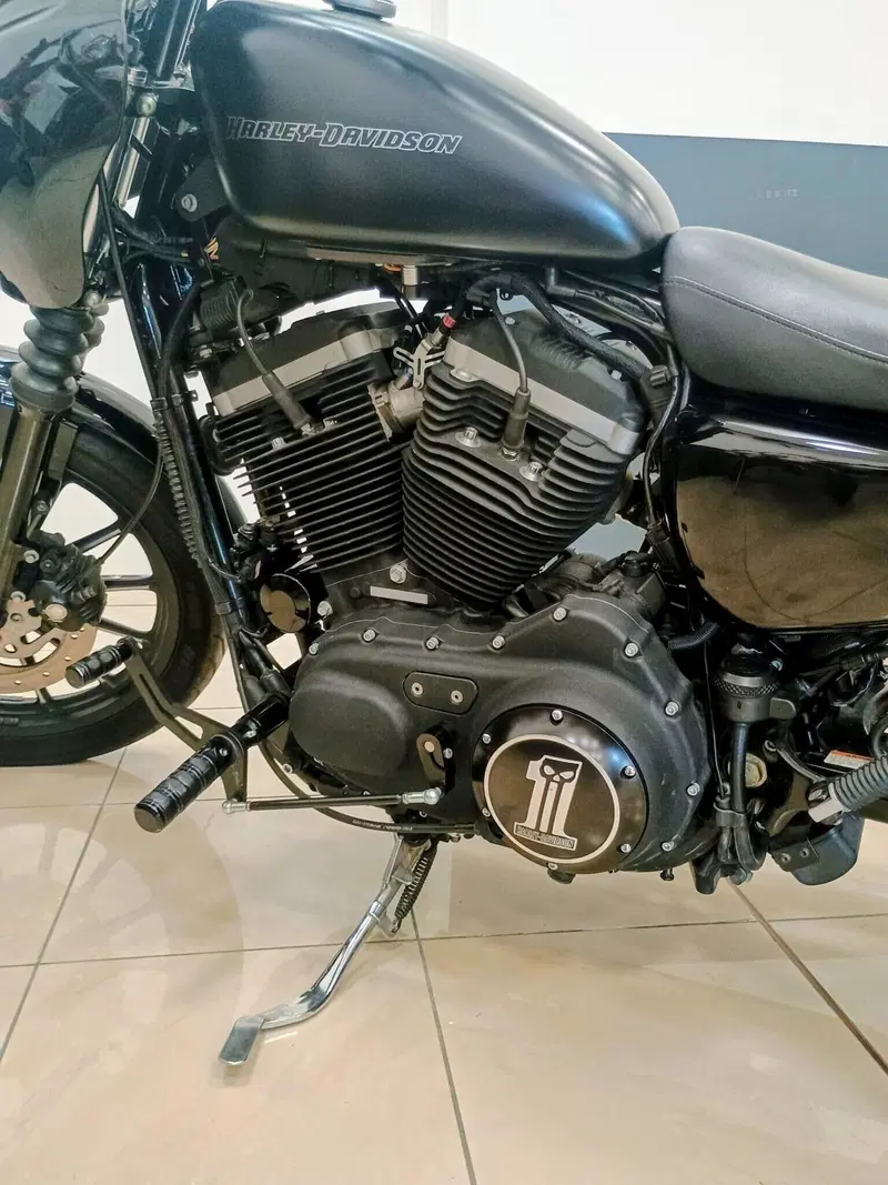Harley-Davidson 883 Iron (2009 - 11) - XL 883N (9)