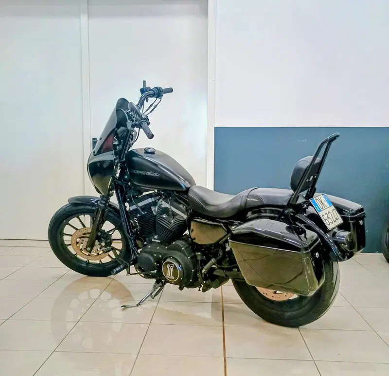 Harley-Davidson 883 Iron (2009 - 11) - XL 883N (6)