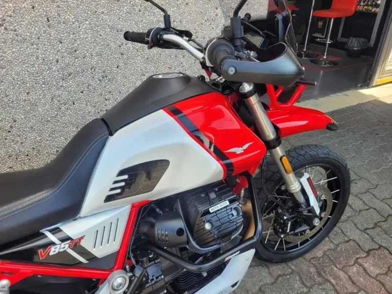 Moto Guzzi V85 TT (2021 - 23) (7)