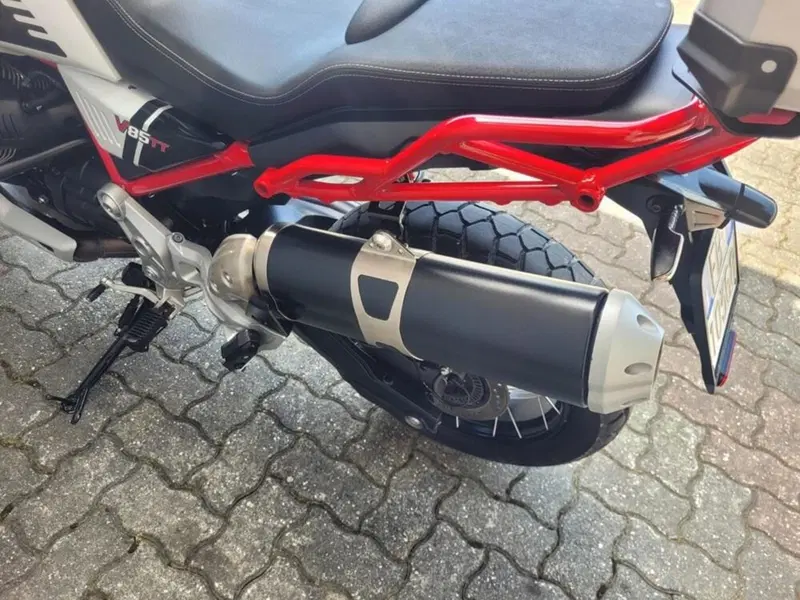 Moto Guzzi V85 TT (2021 - 23) (2)