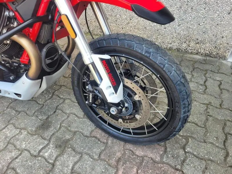 Moto Guzzi V85 TT (2021 - 23) (9)