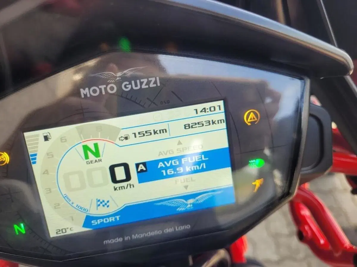 Moto Guzzi V85 TT (2021 - 23) (8)