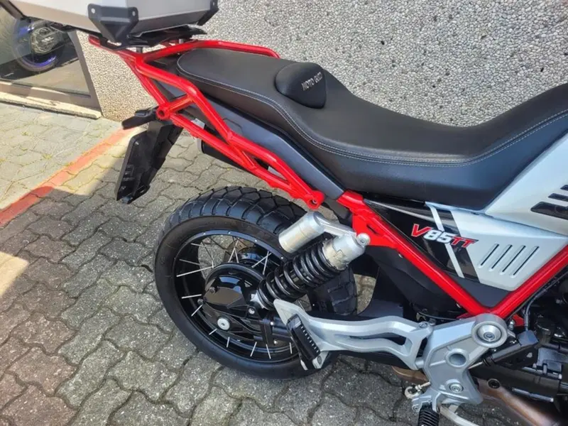 Moto Guzzi V85 TT (2021 - 23) (4)