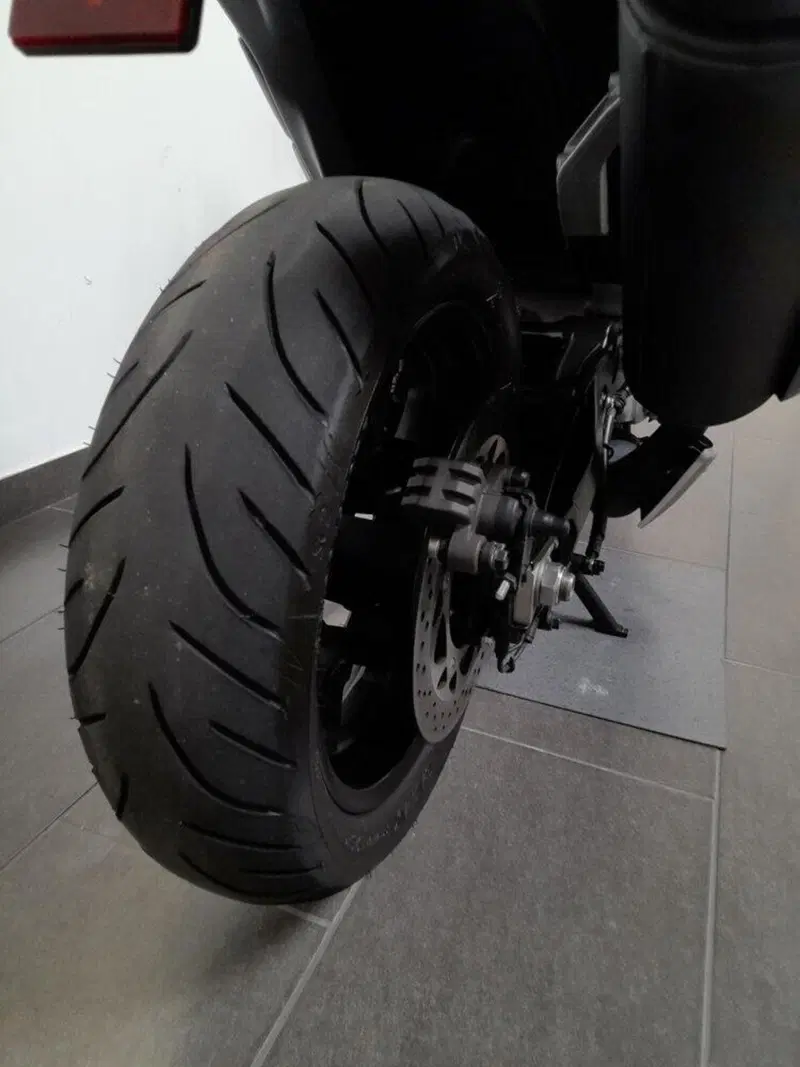 Yamaha T-Max 560 Tech Max (2022 - 24) (5)
