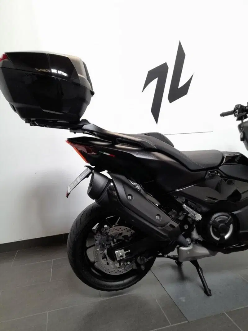 Yamaha T-Max 560 Tech Max (2022 - 24) (3)
