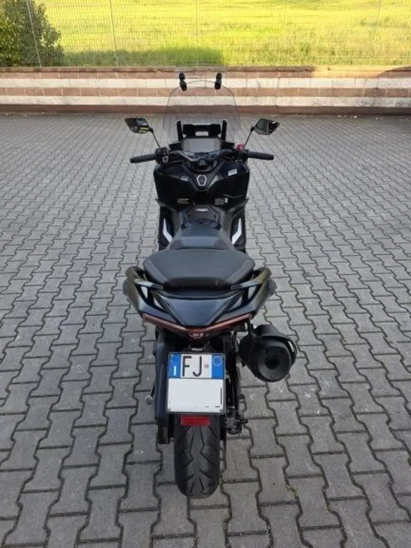 Yamaha T-Max 560 (2022 - 24) (6)