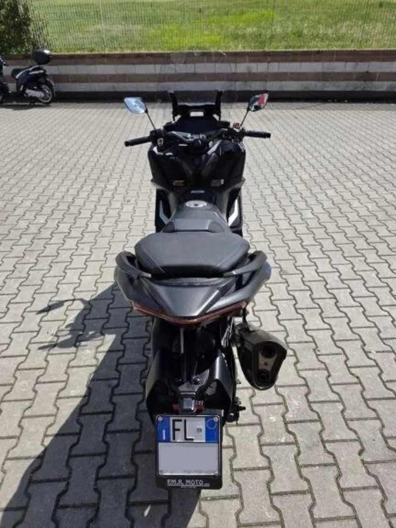 Yamaha T-Max 560 (2022 - 24) (6)