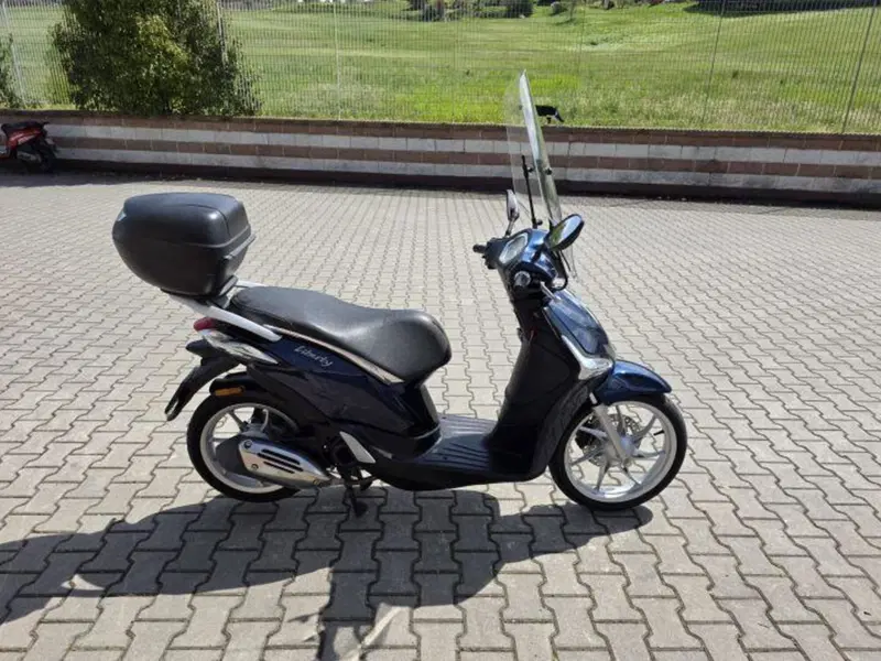 Piaggio Liberty 50 i-get (2016 - 18) (4)